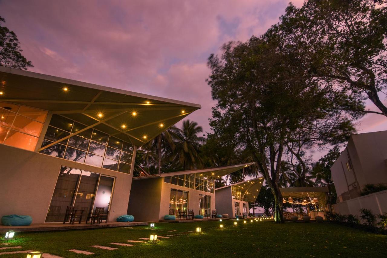 Mawella Beach Resort Tangalle Esterno foto