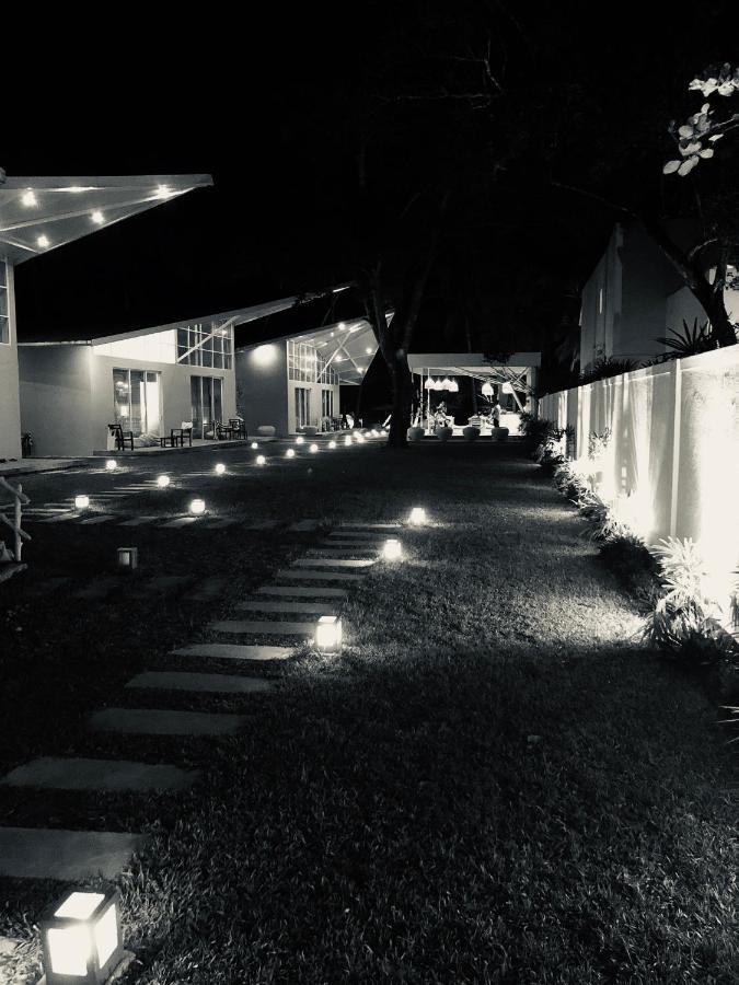 Mawella Beach Resort Tangalle Esterno foto